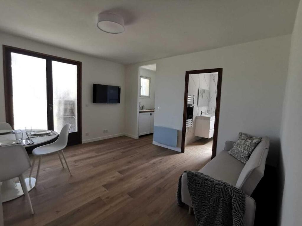 Bas De Villa Au Calme Villeneuve-Loubet Dış mekan fotoğraf