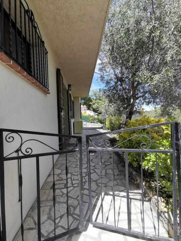 Bas De Villa Au Calme Villeneuve-Loubet Dış mekan fotoğraf